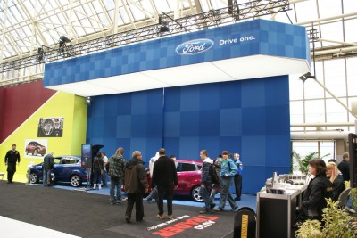 For this exhibit backdrop, McRae Imaging produced a 12.2 x 6.1-m (40 x 20-ft) wall and added a 13.7-m (45-ft) long, 3.7-m (12-ft) deep hanging canopy.