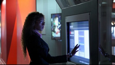 Touch screens allow visitors to browse Radio-Canada’s online social media presence.