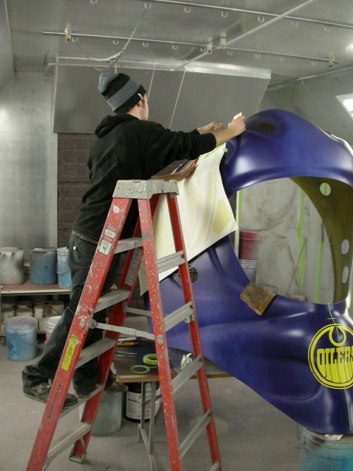 The mask is spray-painted in the Edmonton Oilers’ signature navy blue, as the base colour.