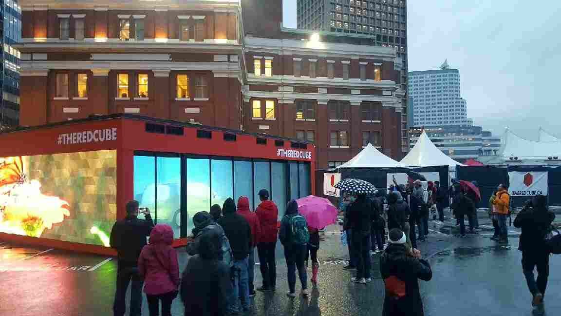 Kia's interactive art installation designed to engage and surprise visitors made stops in Montreal and Vancouver before arriving in Toronto at Yonge-Dundas Square on October 15 and 16, 2016 (CNW Group/KIA Canada Inc.)