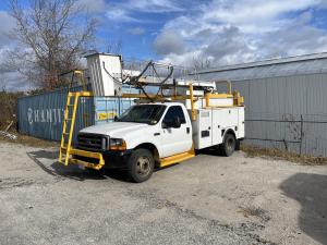 F450 Dually Bucket Truck photo.