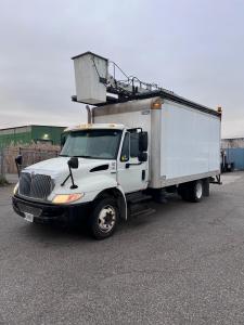 2008 International Truck with Bucket photo.