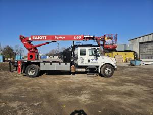 2016 International 4300 extended cab photo.