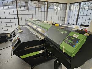 Roland LEJ 640 UV flatbed printer photo.