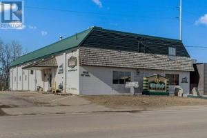 Traditional Sign Shop in OIL Country  photo.