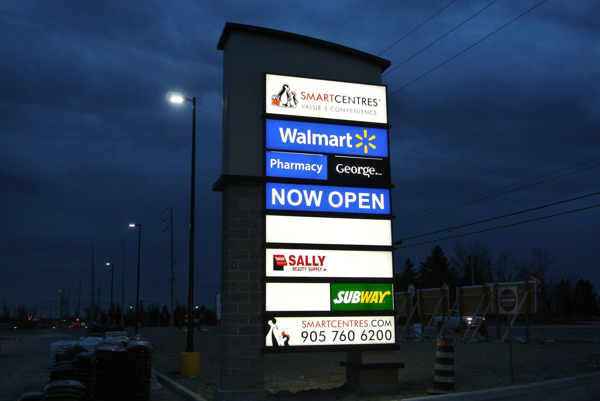 Illumination Setting A new standard for pylon sign lighting Sign Media