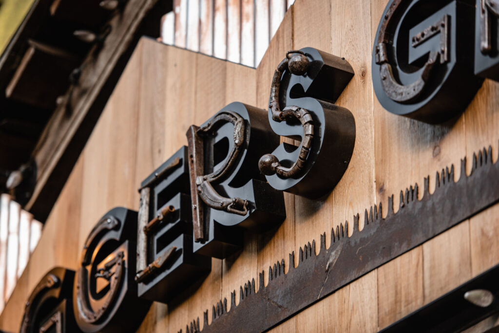 To make the letters stand out, the metal pieces were mounted onto the faces of 254- x 127-mm (10- x 5-in.) thick aluminum channel letters, which created a three-dimensional look.