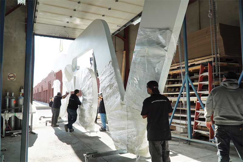 Three sets of temporary wheels where used so the sign could be wheeled out of the shop standing straight up Three sets of temporary wheels where used so the sign could be wheeled out of the shop standing straight up