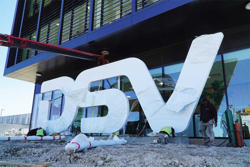 There was an overhang where the sign was being installed that left the installation crew about 0.762 m (2.5 ft) of clearance. There was an overhang where the sign was being installed that left the installation crew about 0.762 m (2.5 ft) of clearance.